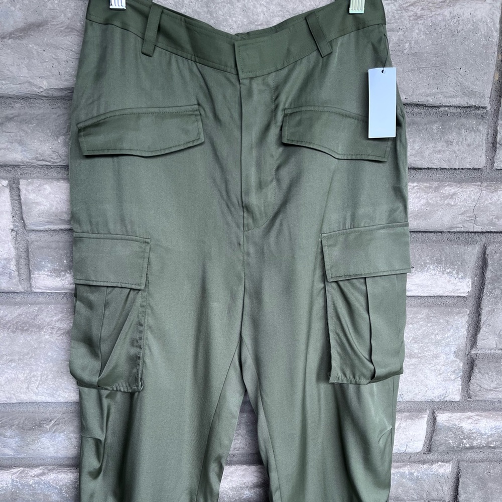 Equipment Femme Gervaise Silk Blend Lightweight Cropped Pant Green $350  Size 0